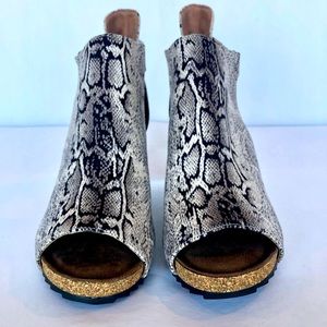 Boutique By Corkys Snake Skin Wedge Sandal Size 7